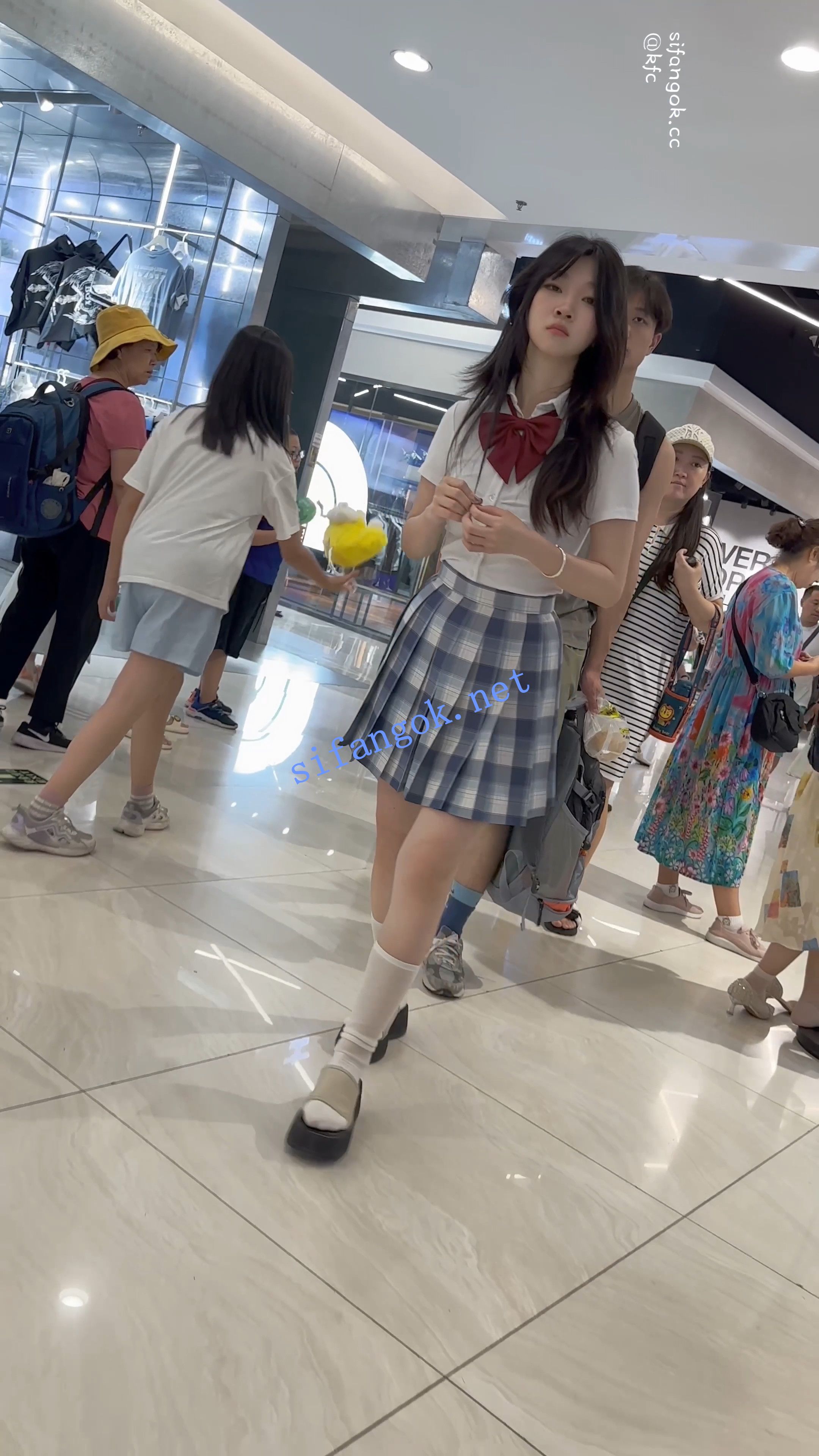 【KFC】JK萝莉和男友吵架·一直闷闷不乐·趁机CD看她无痕白内