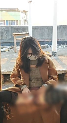 抖音/推特骚姬 桃桃子一个 自慰露出 疯狂插穴流出白色粘液